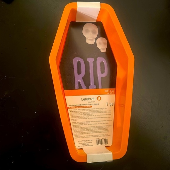 Celebrate it Halloween silicone cake mold - Picture 1 of 2